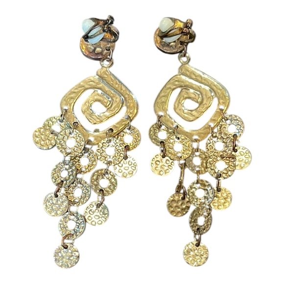 ✨🌙 Meet “The Golden Cascade Clip-On Earrings” 🌙✨ - Picture 2 of 6